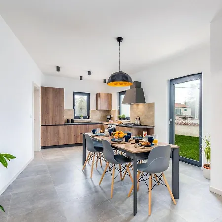 Isabela By Interhome Vikendica